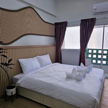 Lub Nai Hostel Patong Eksteriør bilde