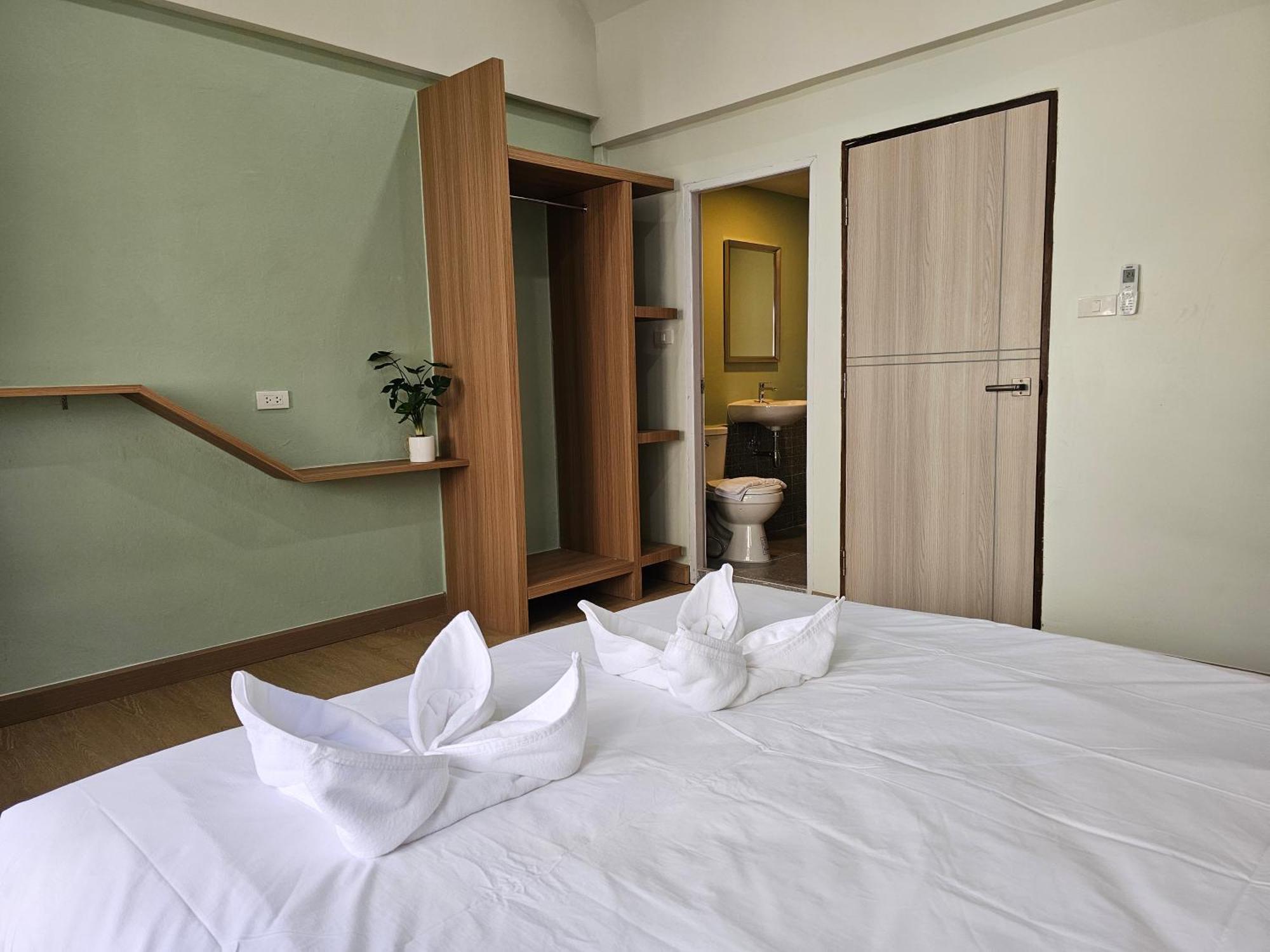Lub Nai Hostel Patong Eksteriør bilde