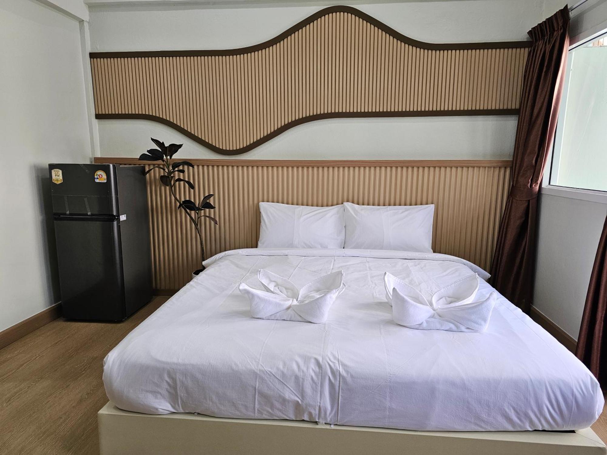 Lub Nai Hostel Patong Eksteriør bilde