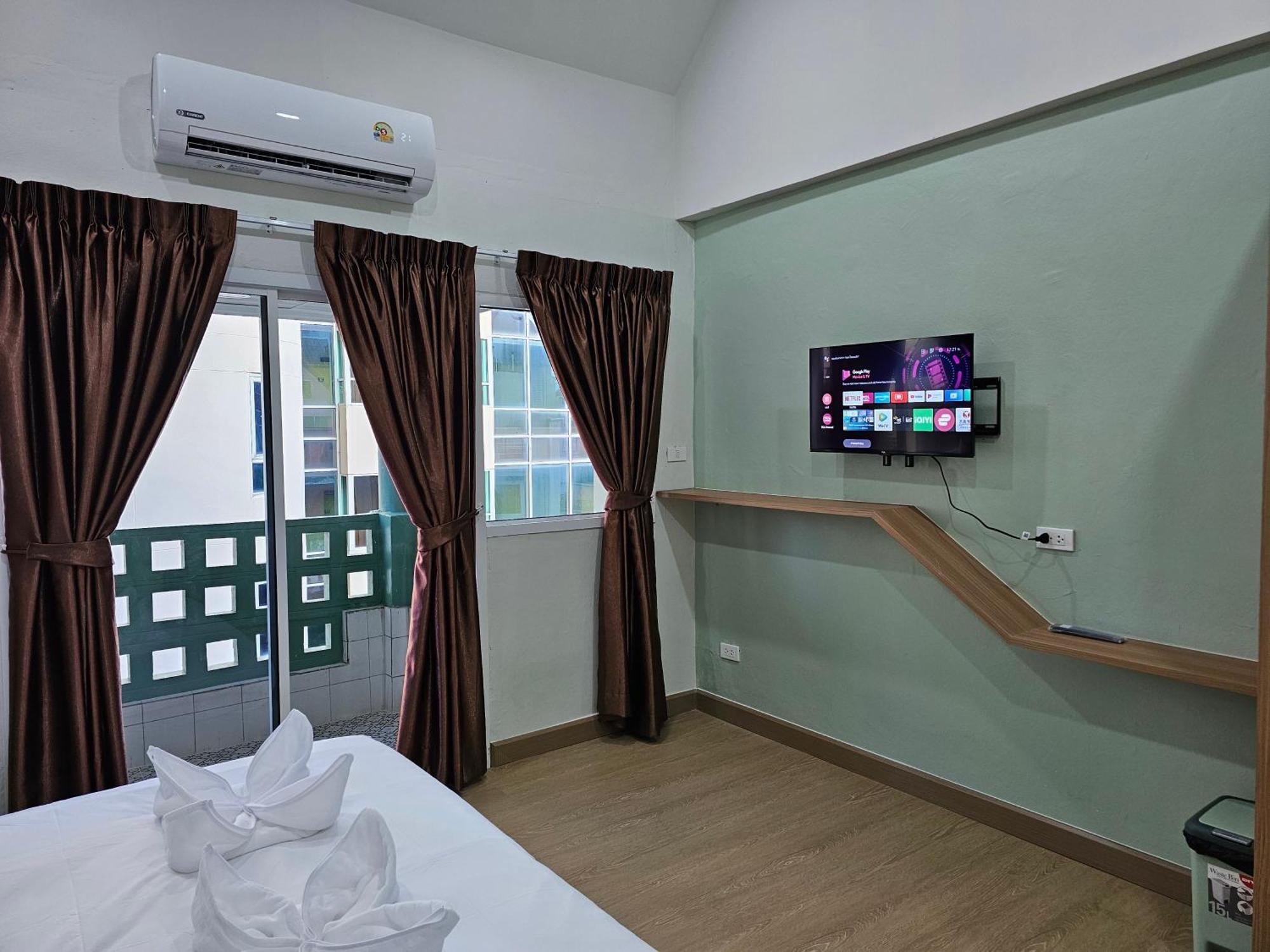 Lub Nai Hostel Patong Eksteriør bilde