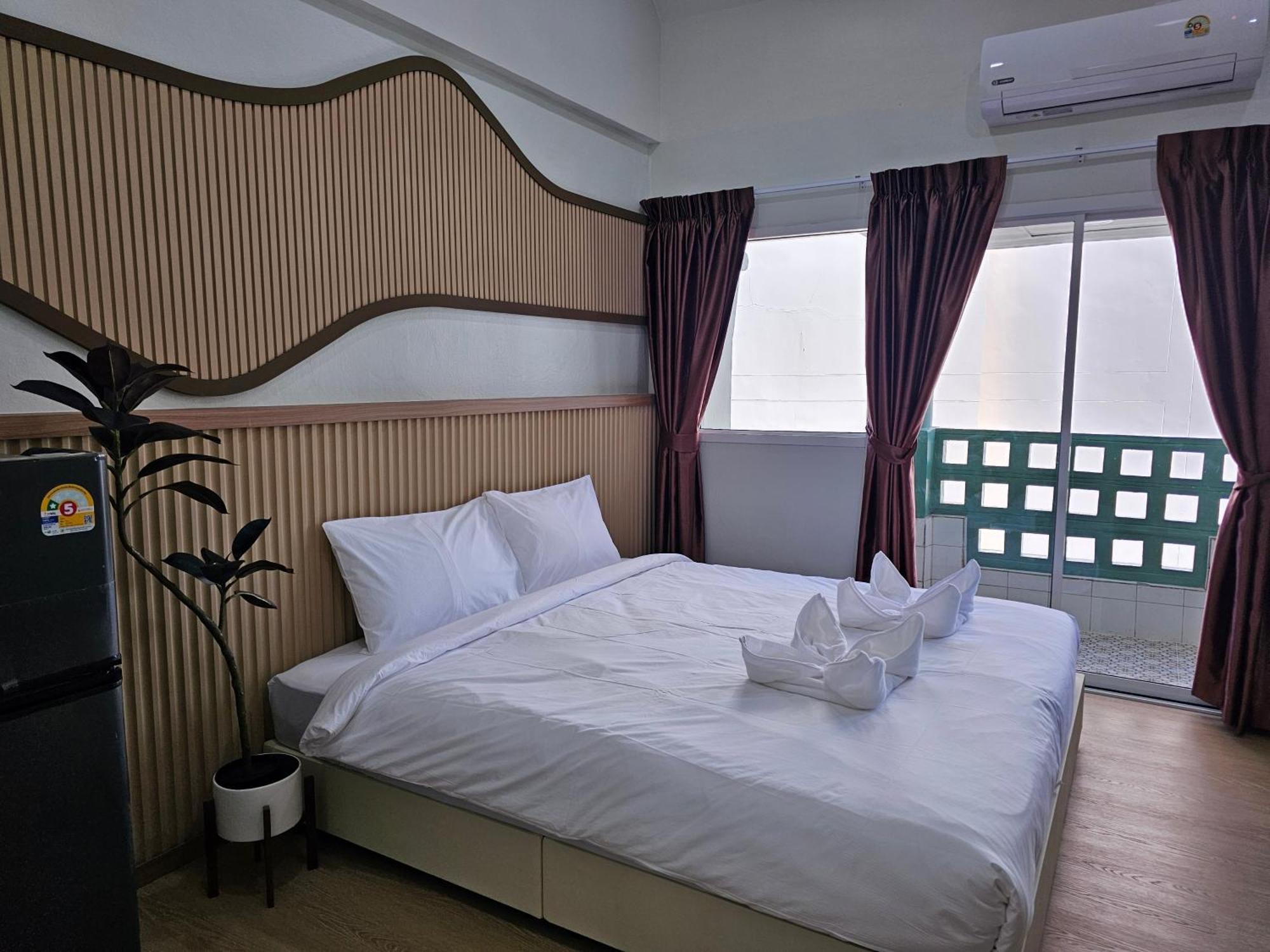 Lub Nai Hostel Patong Eksteriør bilde