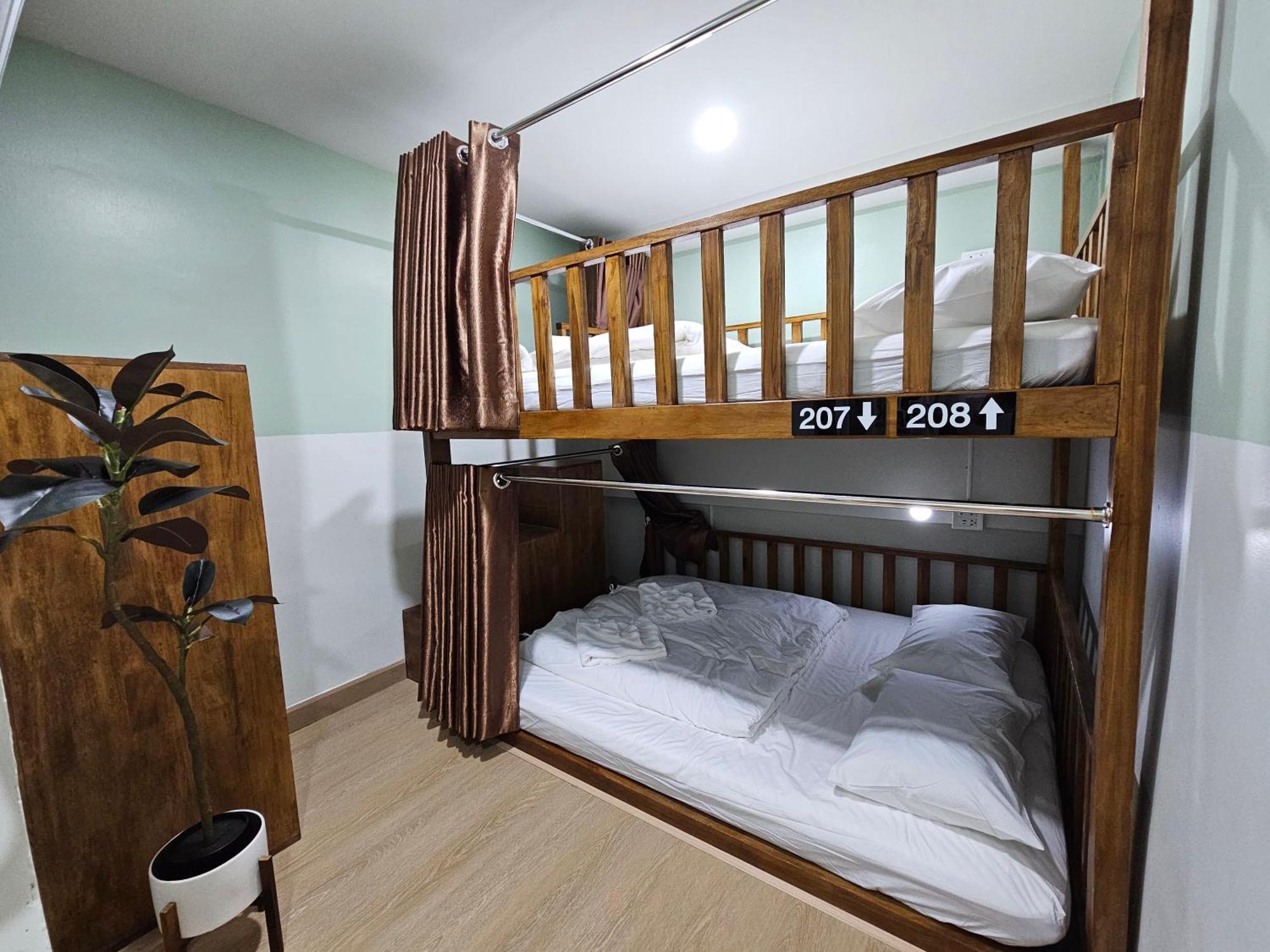 Lub Nai Hostel Patong Eksteriør bilde