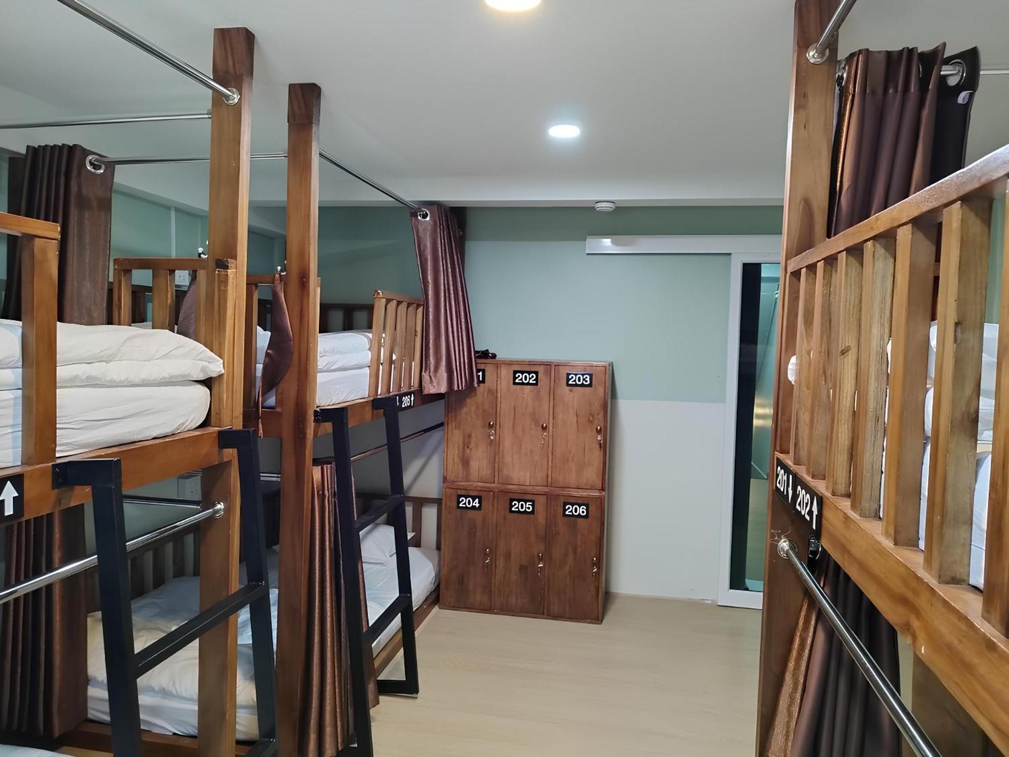Lub Nai Hostel Patong Eksteriør bilde